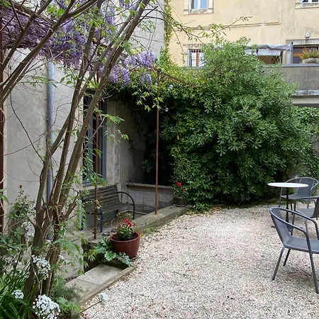 Bastide 6 Apartman *